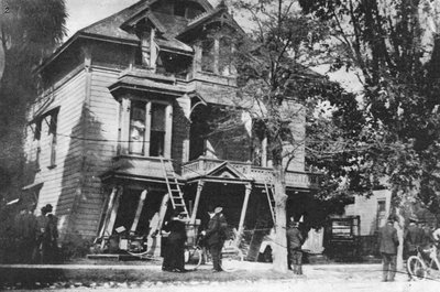 Una casa al borde del colapso después del terremoto de San Francisco de 1906, 1906 de American Photographer